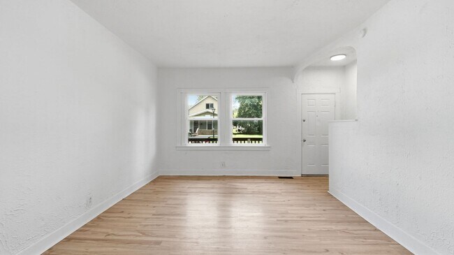 Building Photo - 1221 Wefel St
