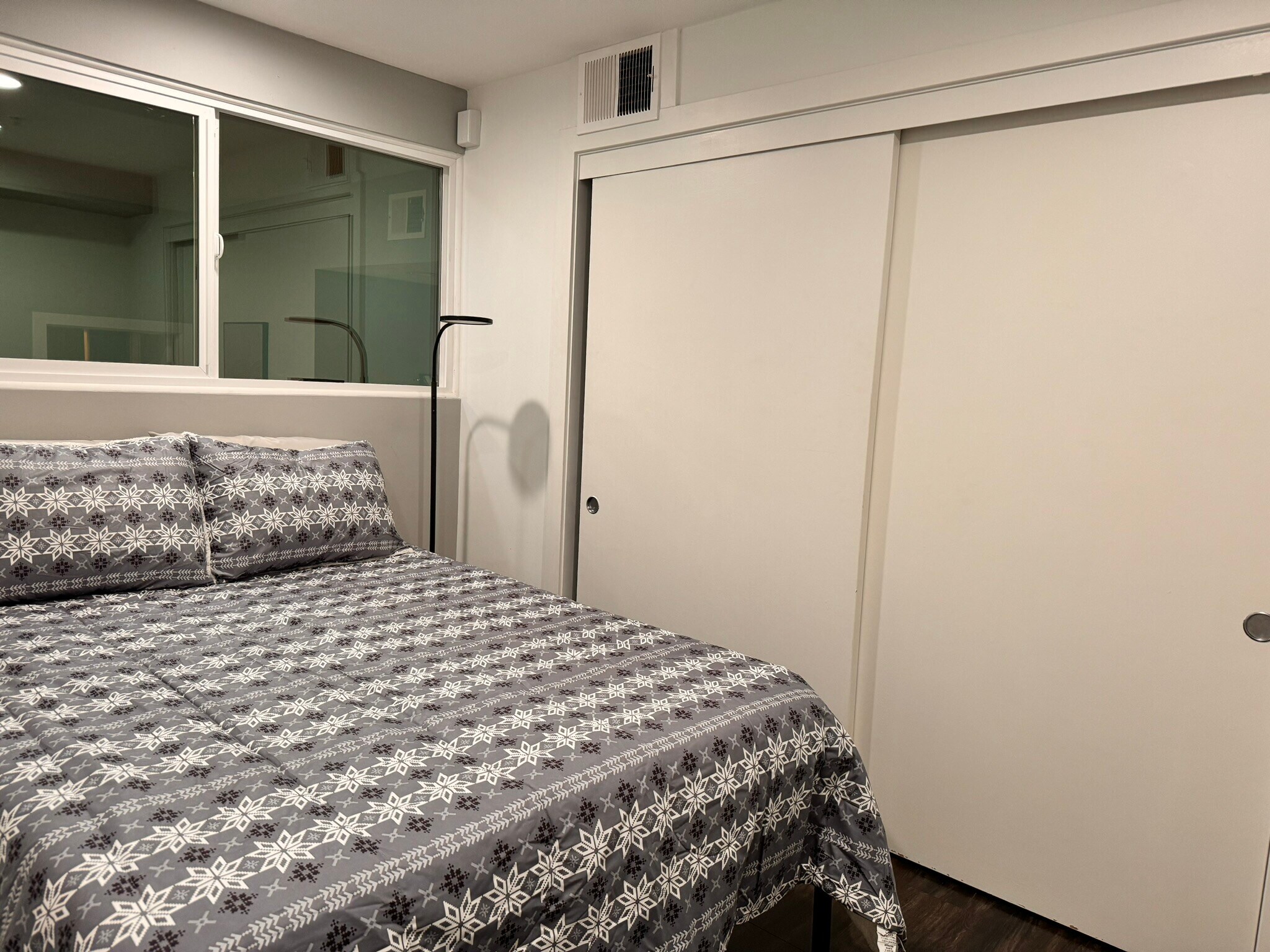 Building Photo - 889 Date St