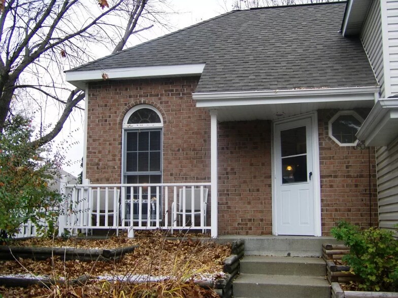 Primary Photo - 8782 Hawthorne Dr