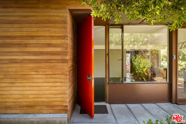 Building Photo - 541 Suncourt Terrace
