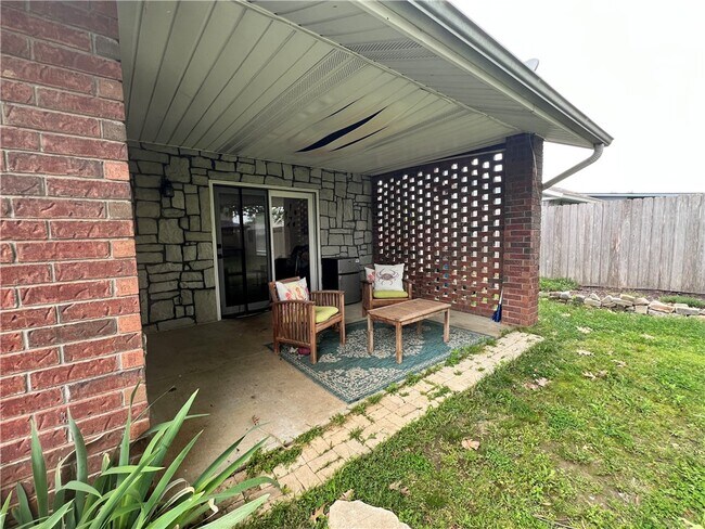 Building Photo - 2009 S 11th St