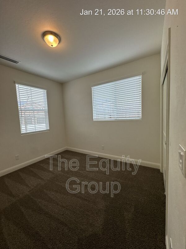 Building Photo - 1829 W Prescott Ave