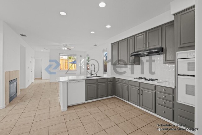 Building Photo - 554 Blue Cypress Way