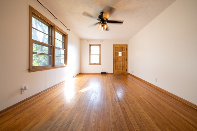 Building Photo - 3950 Hubbard Ave N