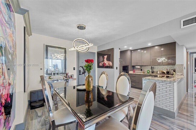 Building Photo - 1345 Lincoln Rd