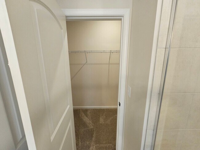 Building Photo - Like New Townhome in Mint Hill