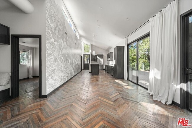 Building Photo - 21273 Entrada Rd