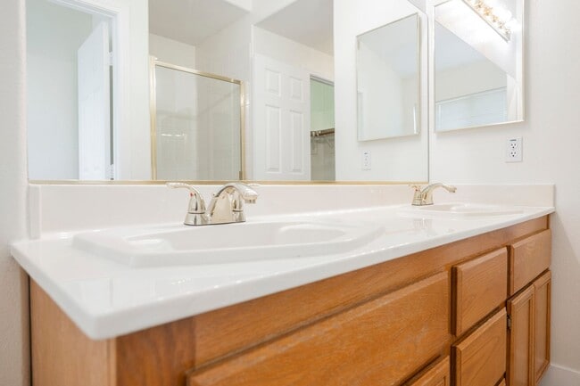 Building Photo - Honey, I’m Home! This Lovely 3 Bedroom, Two-Story Home Is Located In Summerlin.