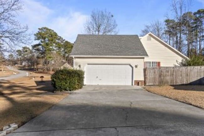 Building Photo - Charming 3-Bedroom Home in Hunters Creek – Pet Friendly & Great Amenities!