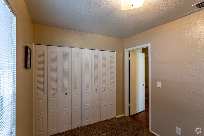 D2: 3BR / 2BA - 1,000 SF - Summerstone Duplexes