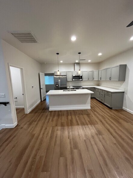 Building Photo - 2029 W Corvina Ave