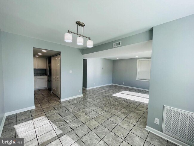 Building Photo - 202 Chesterfield Ln