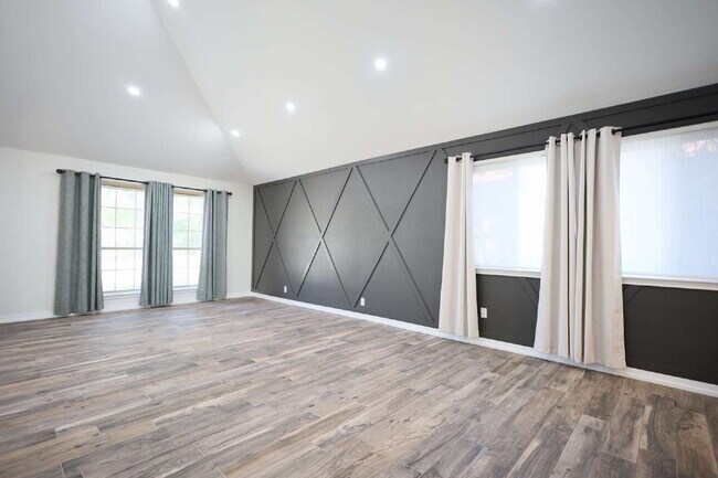 Building Photo - Updated 3 Bed / 2 Bath One-Story Home in S...