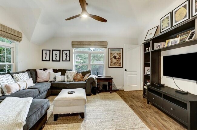 Building Photo - 5523 Island Breeze Dr