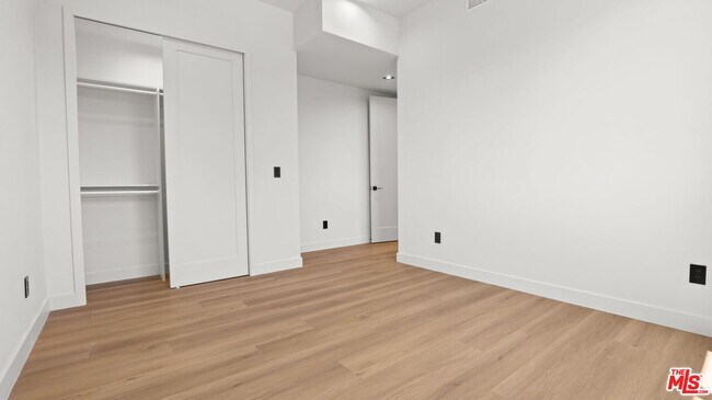 Building Photo - 10842 Peach Grove St