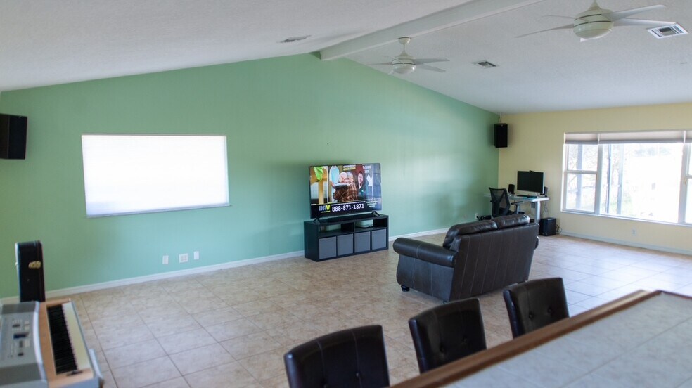 Building Photo - 315 Lazy Acres Ln