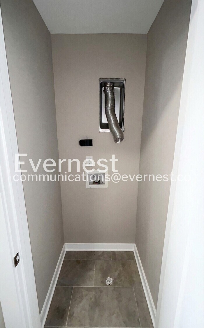 Building Photo - 305 Jeffries Wy