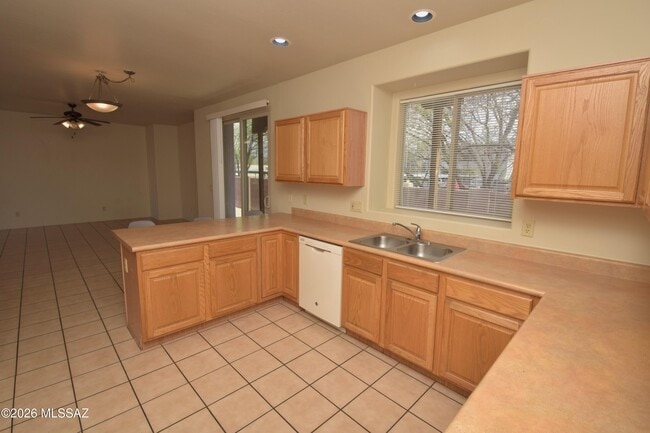 Building Photo - 2934 N Cardell Cir