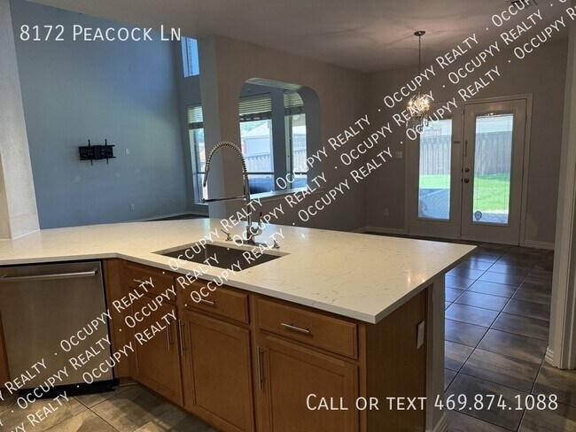 Building Photo - 8172 Peacock Ln