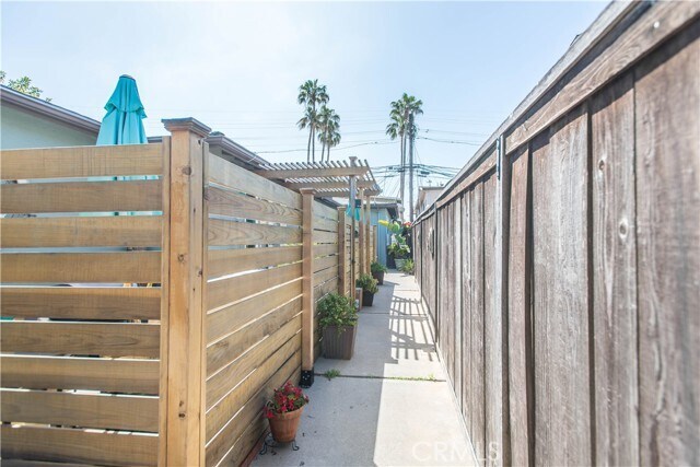 Building Photo - 227 Avenida Miramar