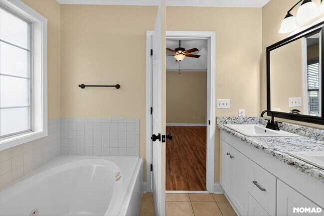 Building Photo - 198 Lakeview Dr