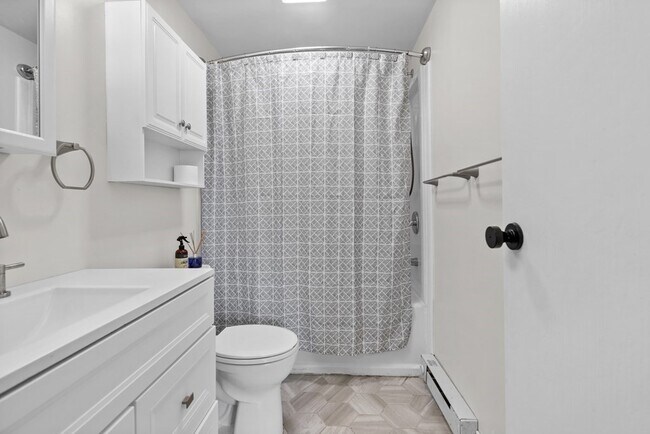 Building Photo - 37 Canal St