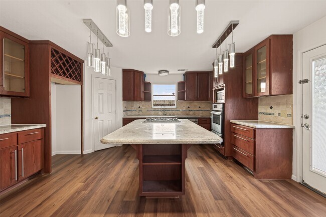 Building Photo - 15910 Clayton Bend Dr