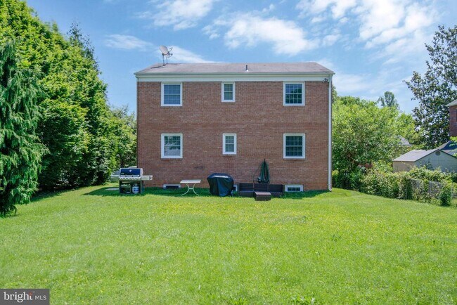 Building Photo - 706 N Cleveland St