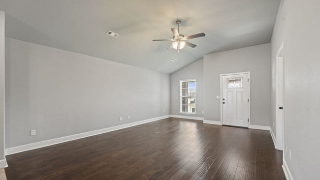 Building Photo - "Charming Bentonville Home: 3 Beds, 2 Bath...