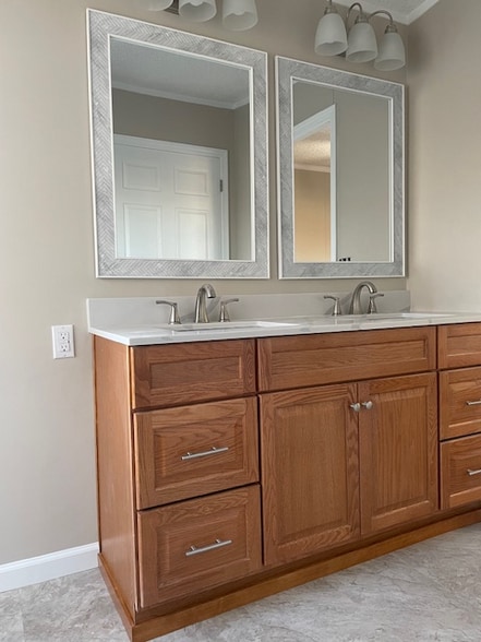 Building Photo - 119 Riverfield Dr