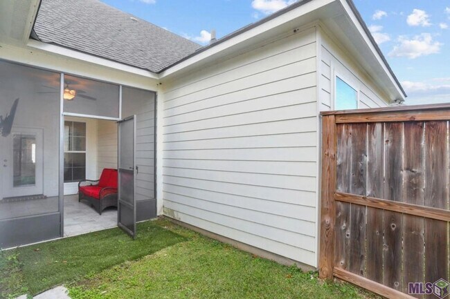 Building Photo - 8123 Stonelake Cir Ave E