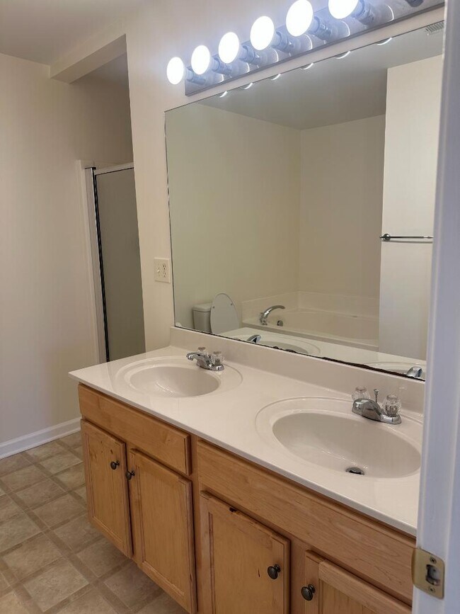 Building Photo - 4404 Walnut Creek Dr