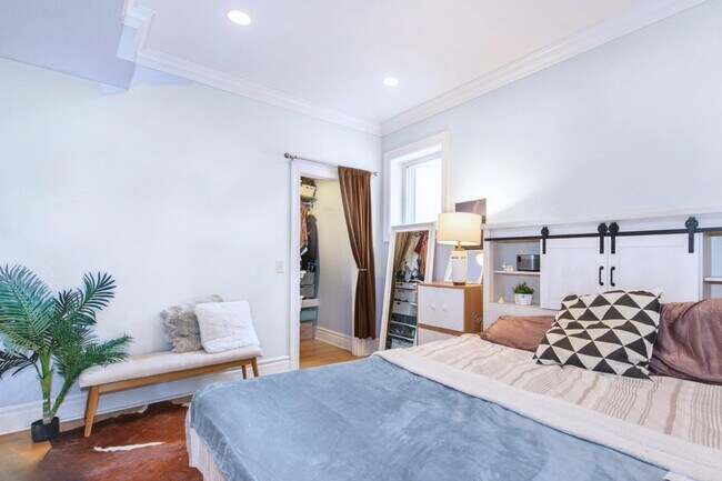 Building Photo - 81 Montgomery St