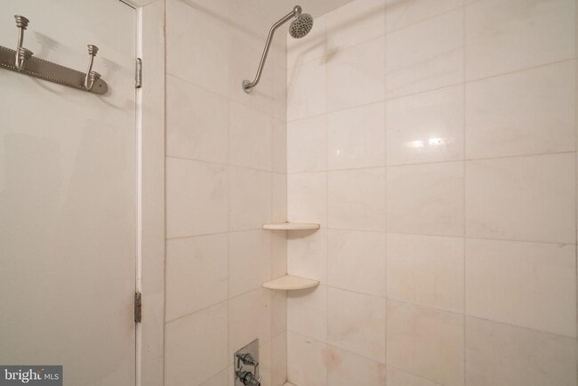 Building Photo - 2351 Christian St