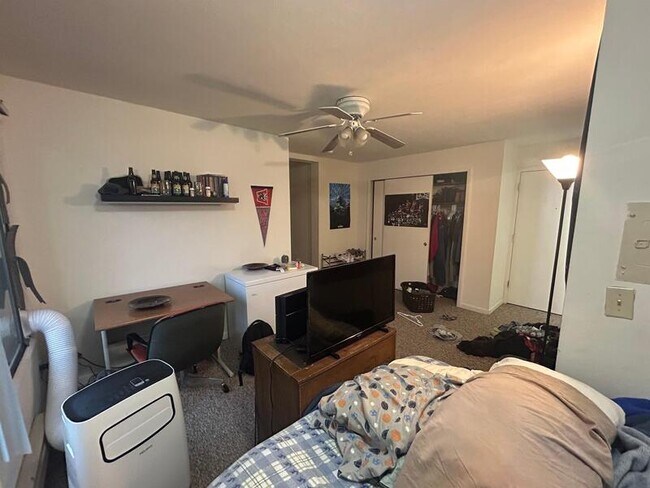 Building Photo - 134 E Johnson St