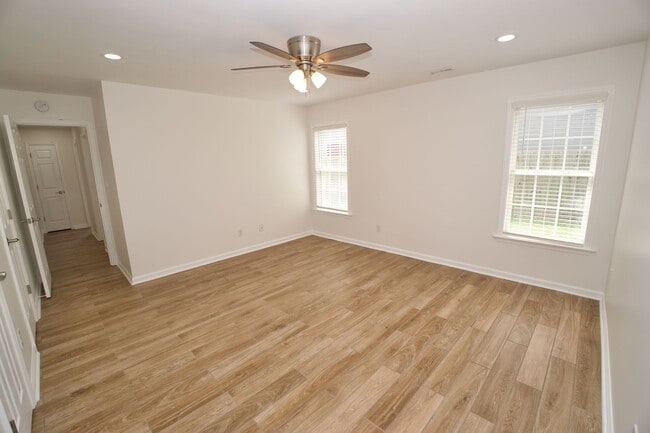 Building Photo - 210 Hayden Pl