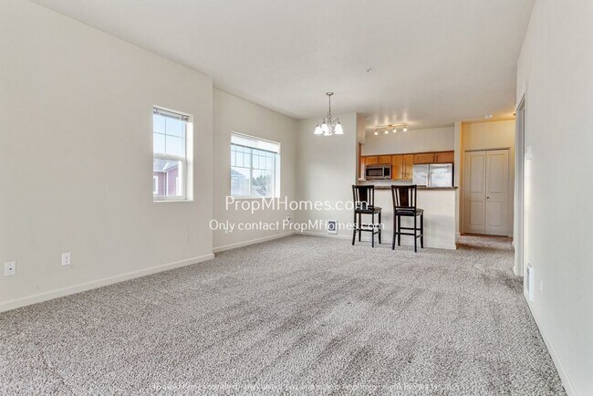 Building Photo - Beautiful Must See Two Bedroom Condo in Ce...