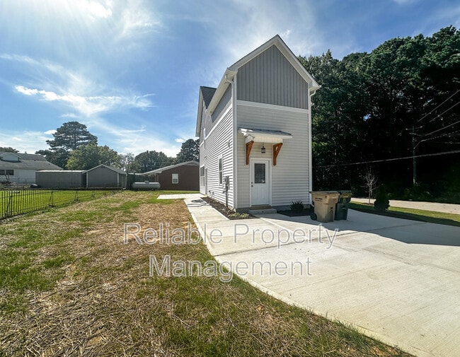 Building Photo - 341 W Barnes St