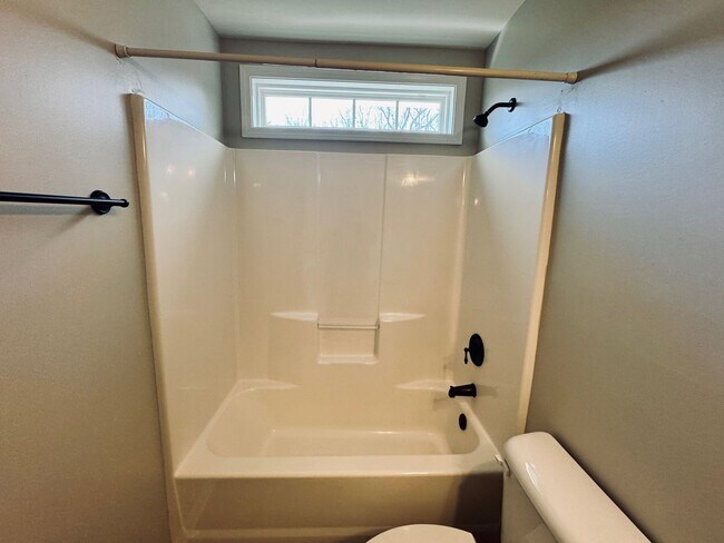 Building Photo - South AVL - Well Kept, Large Home with Garage