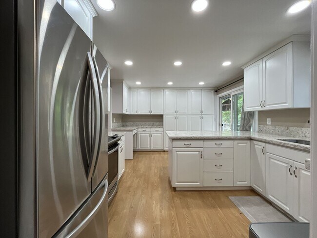 Building Photo - Three-Bedroom Home Near Nike Campus with Bonus Room, Large Deck & Two-Car Garage