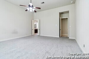 Building Photo - 944 Wilderness Oaks