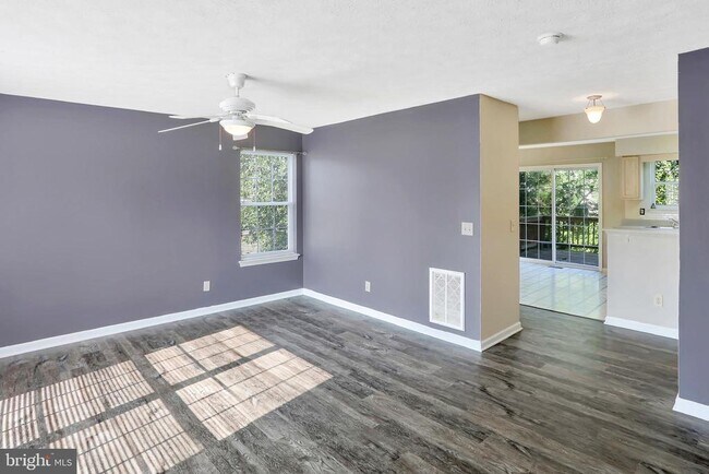 Building Photo - 213 Copperfield Ln