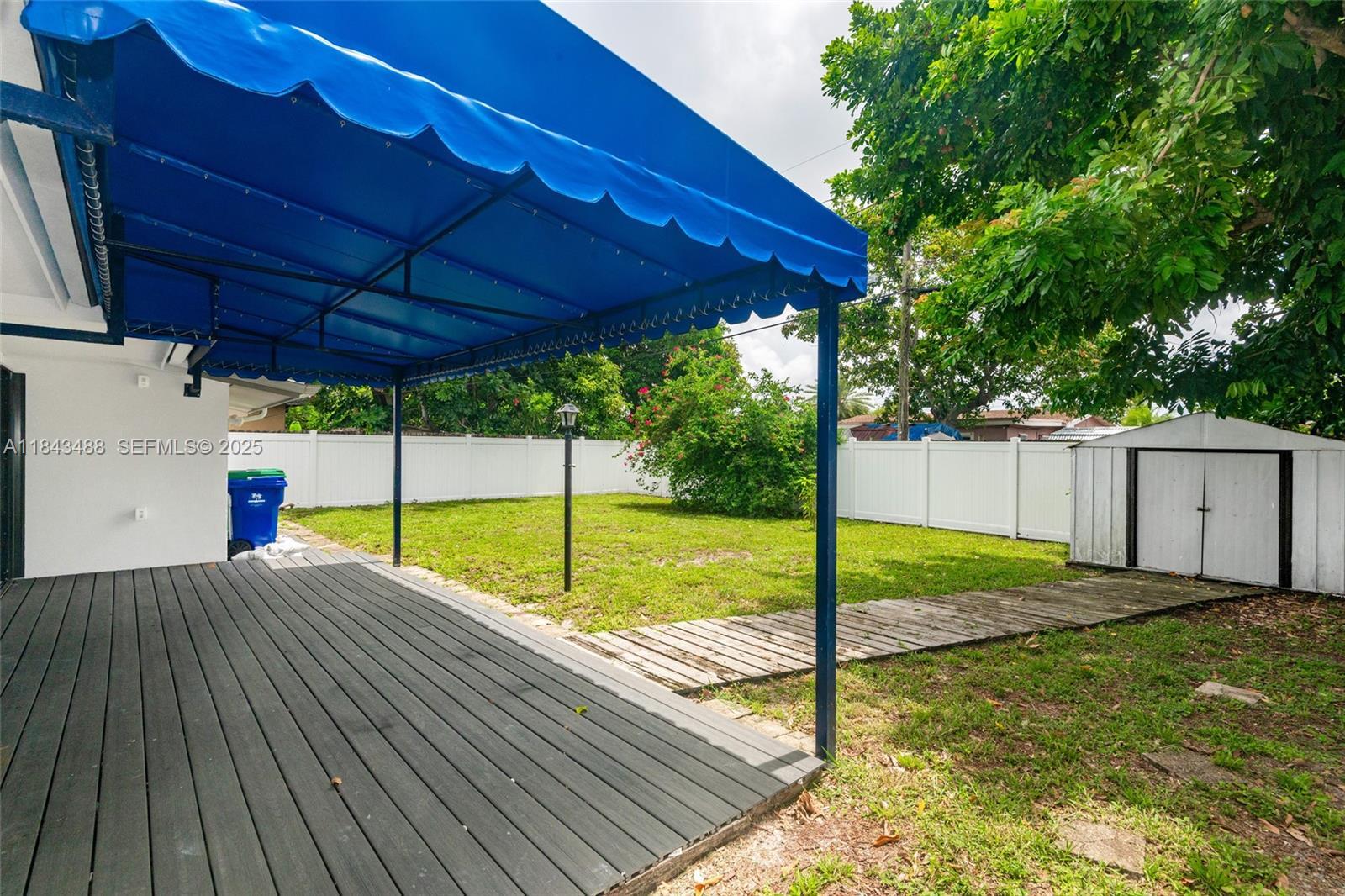 Building Photo - 2631 Alcazar Dr
