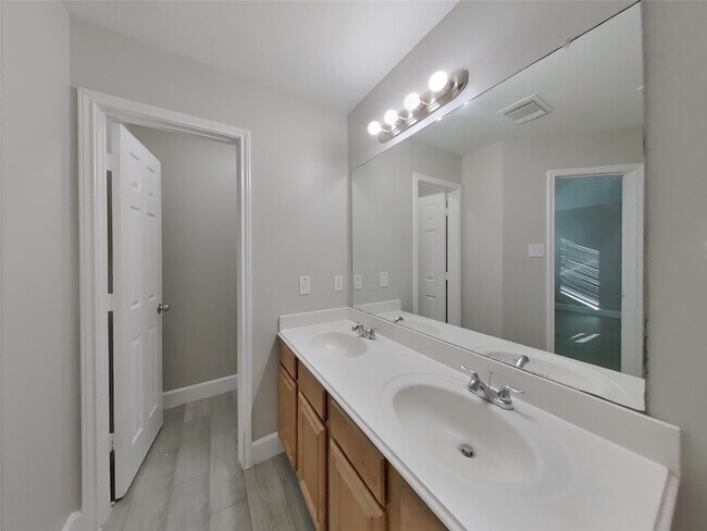 Building Photo - 19111 Deep S Ct