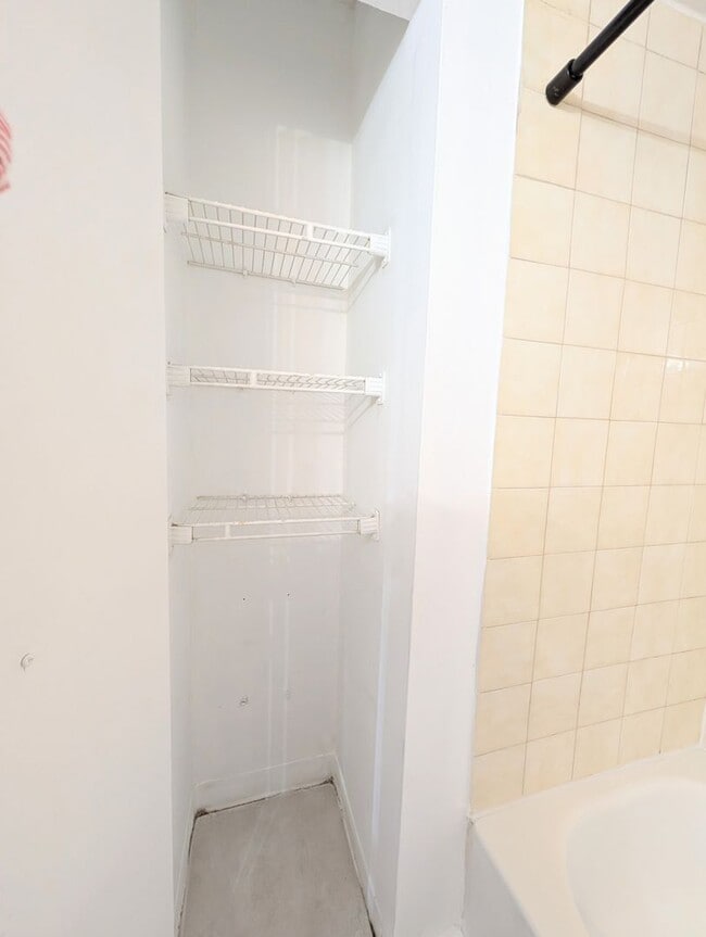 Building Photo - Spacious 2BR/2BA Residence – Great Kendall Location