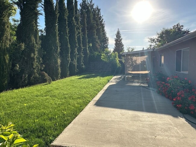 Building Photo - 4018 W Elowin Ct