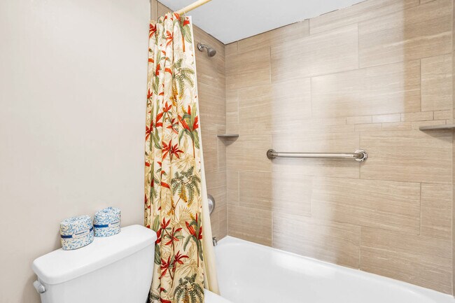 Building Photo - 600 Neapolitan Way