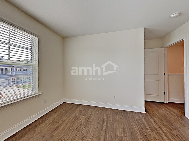 Building Photo - 106 Samara Ln