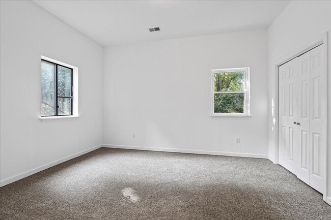 Building Photo - 1914 University Ave