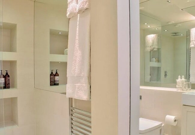 Building Photo - Lovely one bedroom one bath unit.